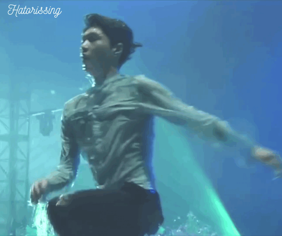 主题:隔壁楼张艺兴的肌肉居然很结实