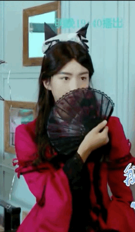 解解们撕得稍微停一下,我被微博上这张凯莉大小姐的动