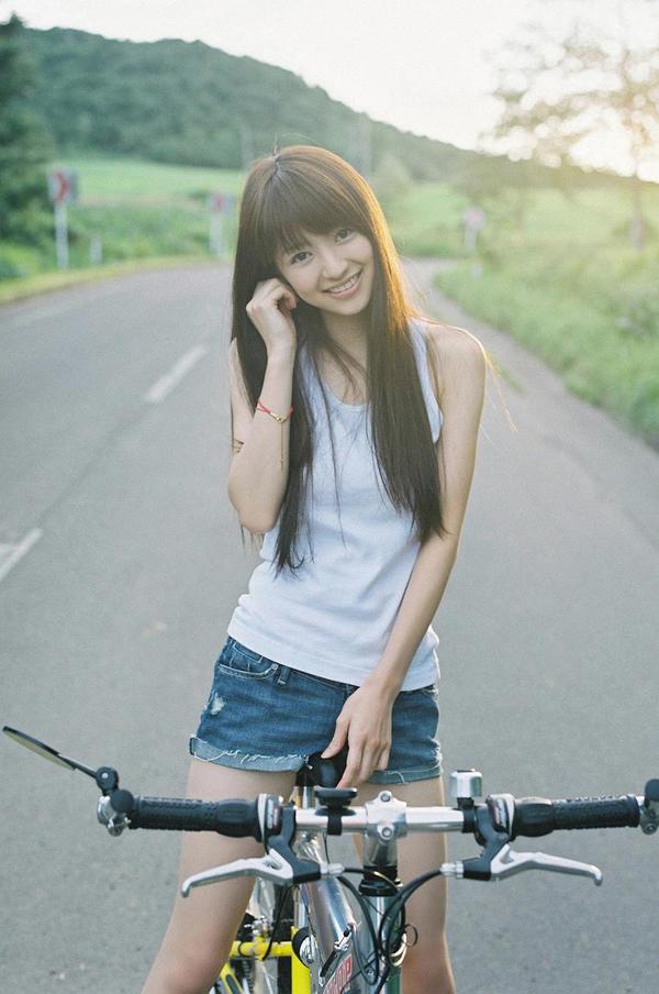 主页 真漂亮 既阳光也空灵既可爱也肉肉的岛国写真偶像:逢泽莉娜