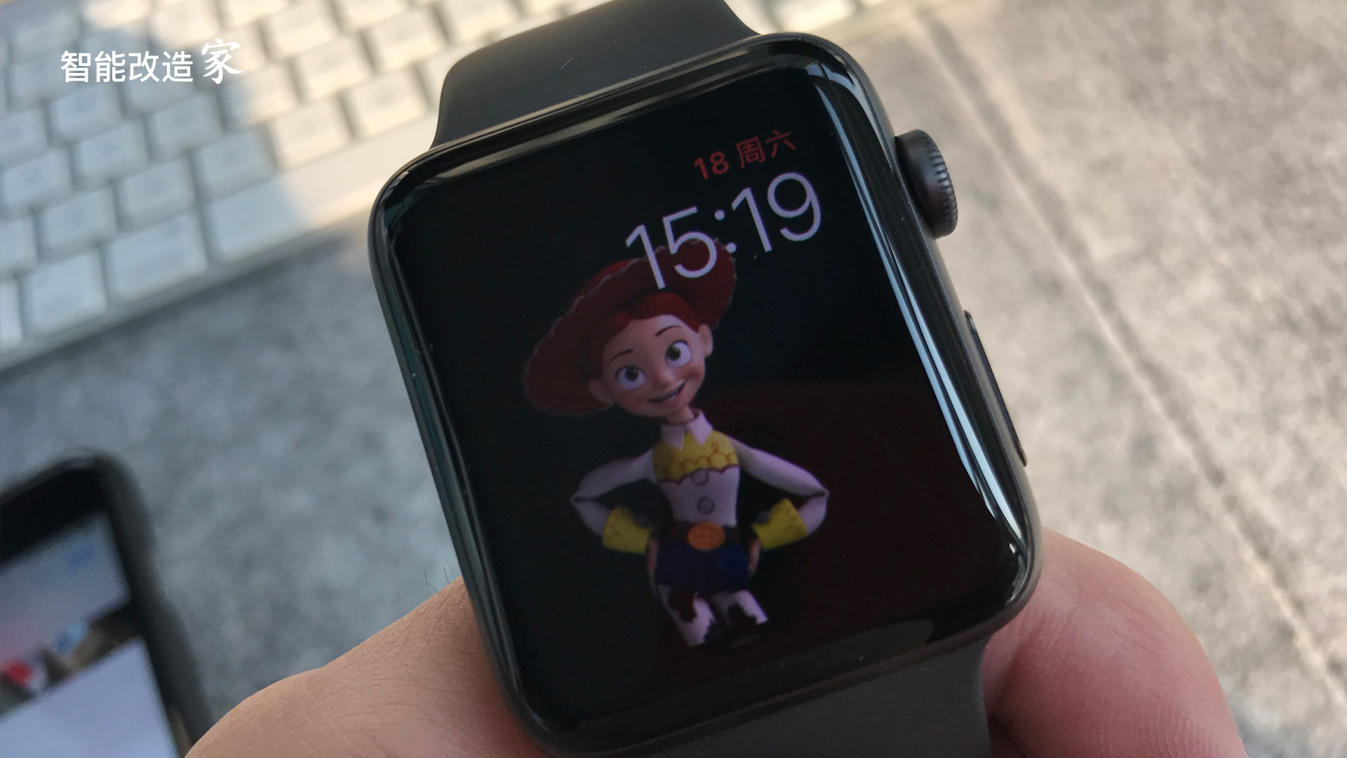 Apple Watch OLED 屏幕
