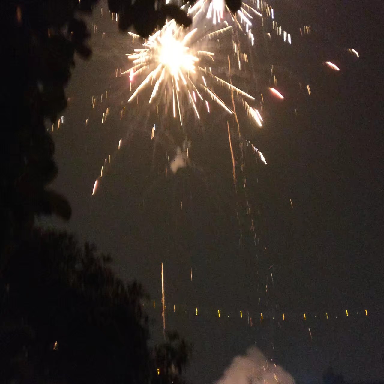 请输入图片描述