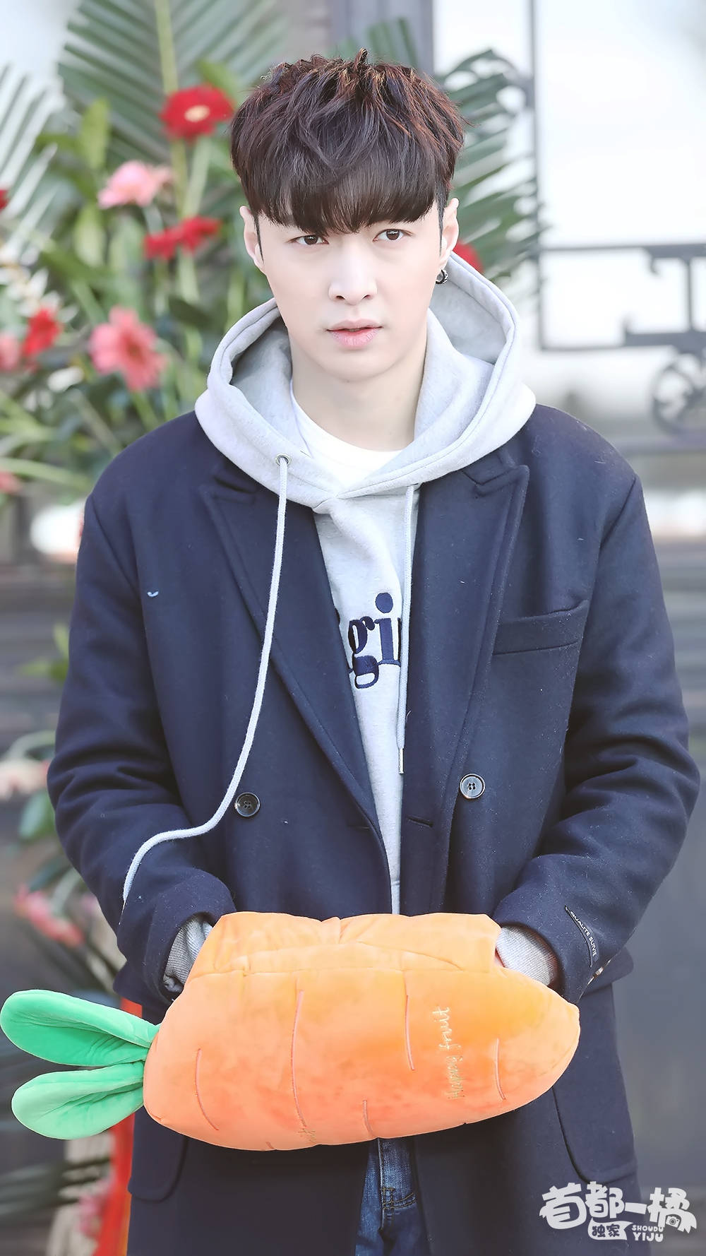 主题:皇冠用荆棘刺痛你,以光芒威严你 oxlxs全民制作