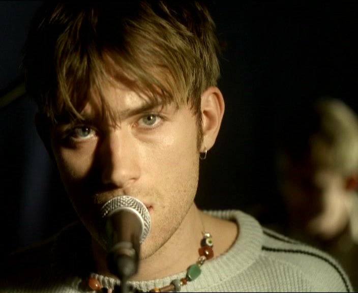 上面有人点的金牙damon albarn,从翩翩少年到沧桑大叔