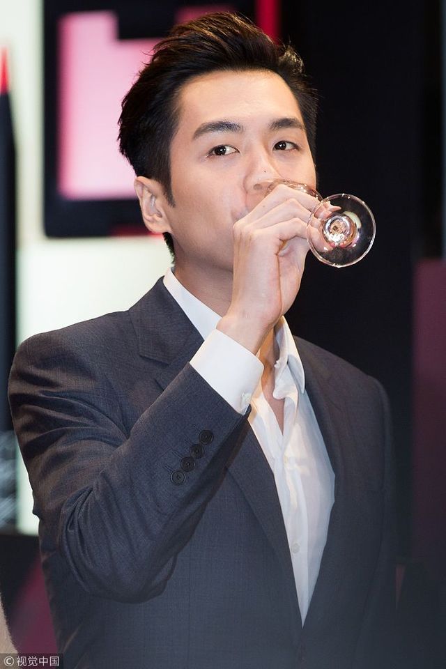 主题:@zryf 你们是不是又去黑贴嘴炮了?