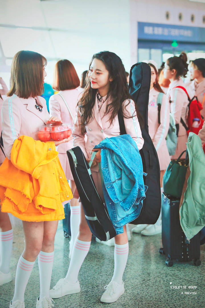 主题:创造101的制服果然是韩式校服,粉得亮瞎眼[317]收藏该帖已收藏