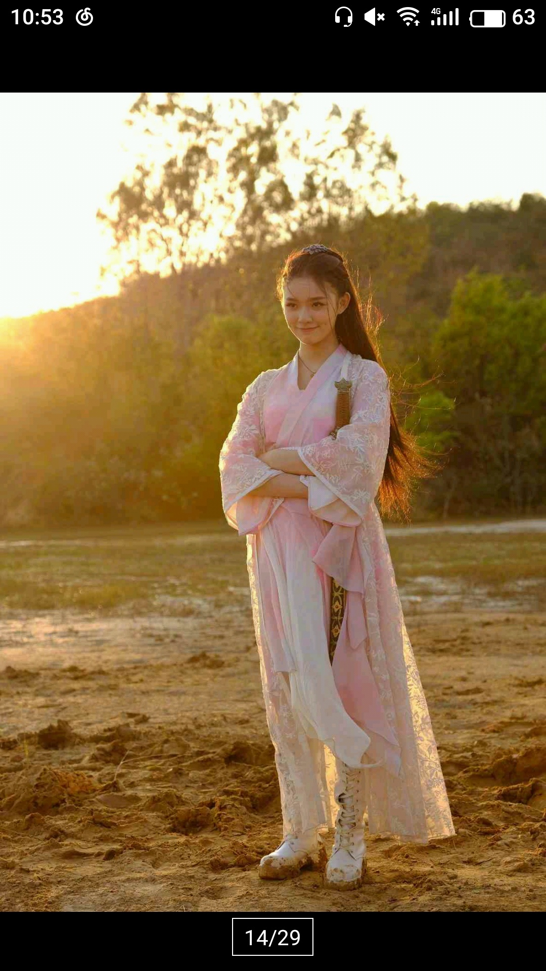 某顾姓男明星深夜在坟地里蹦迪high过了头,疑似炸出千年活死人