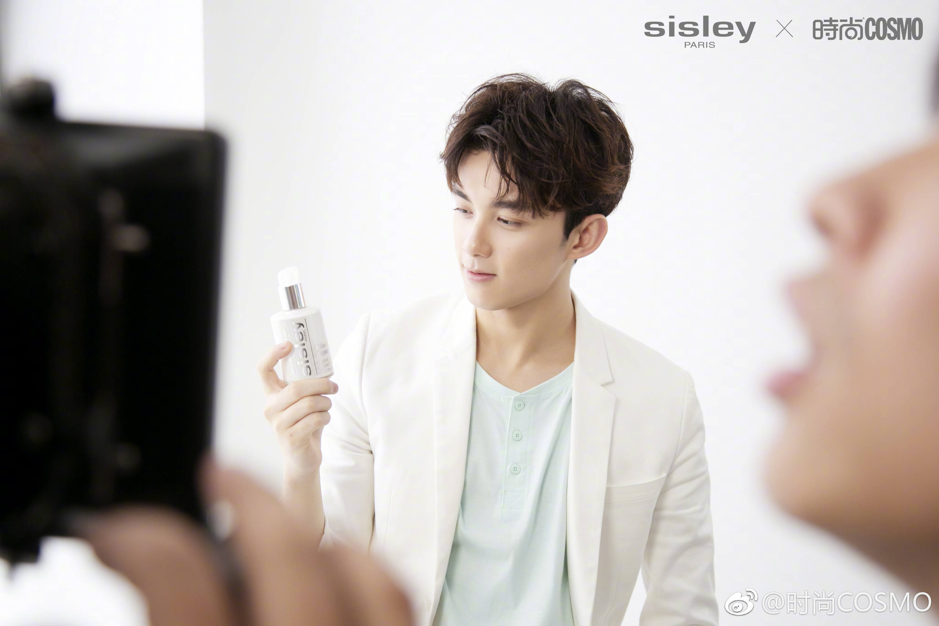 主题:吴磊x sisley见面会!法国庭院风好美!(0618)[142]收藏该帖已收藏