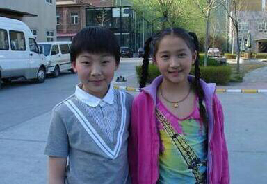 《她病得不轻》成功签约简体出版〗 迪丽热巴关晓彤锁了,放过鹿晗吧