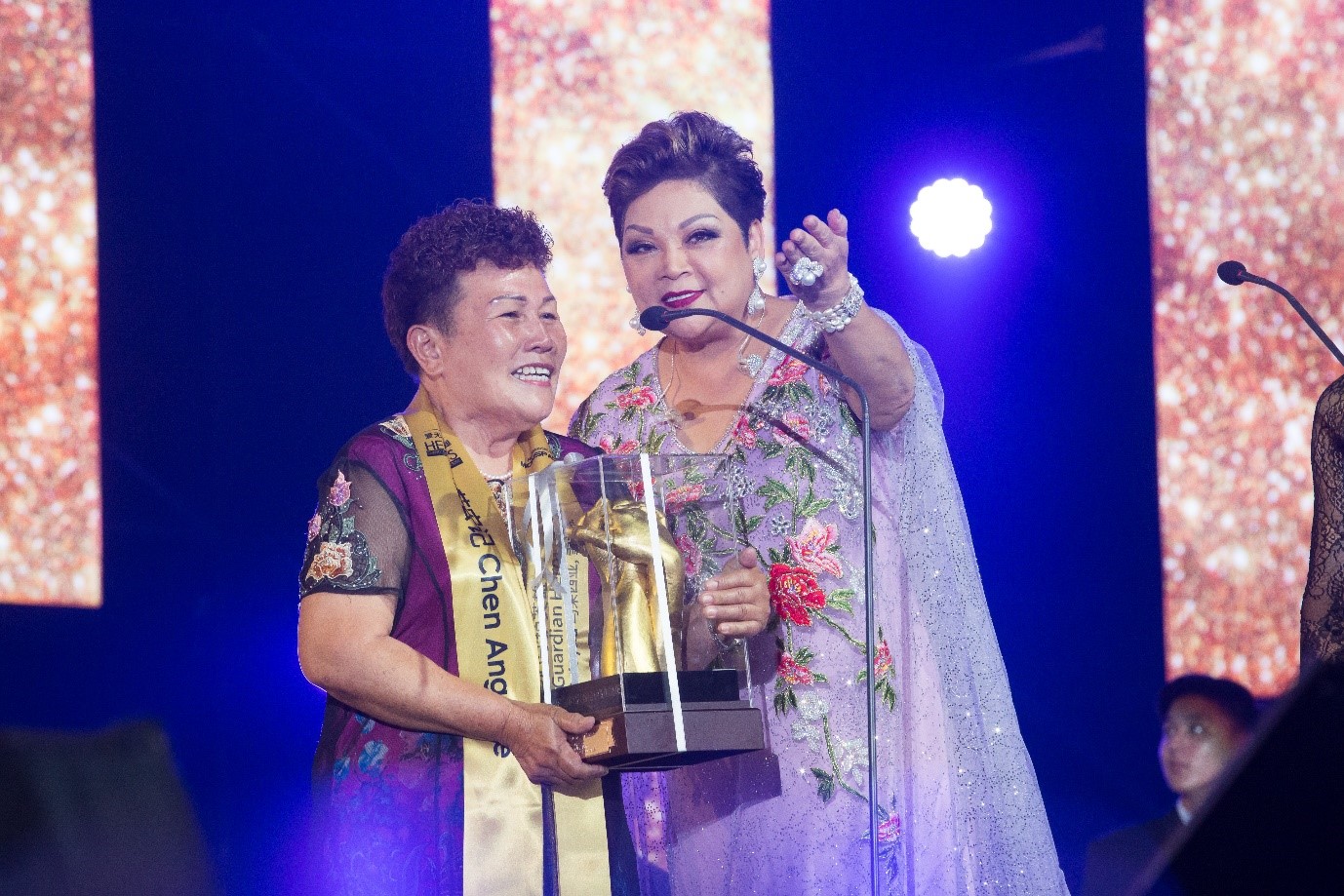 推广社会好人好事 满星云首办"2018爱无界真英雄公益颁奖礼"