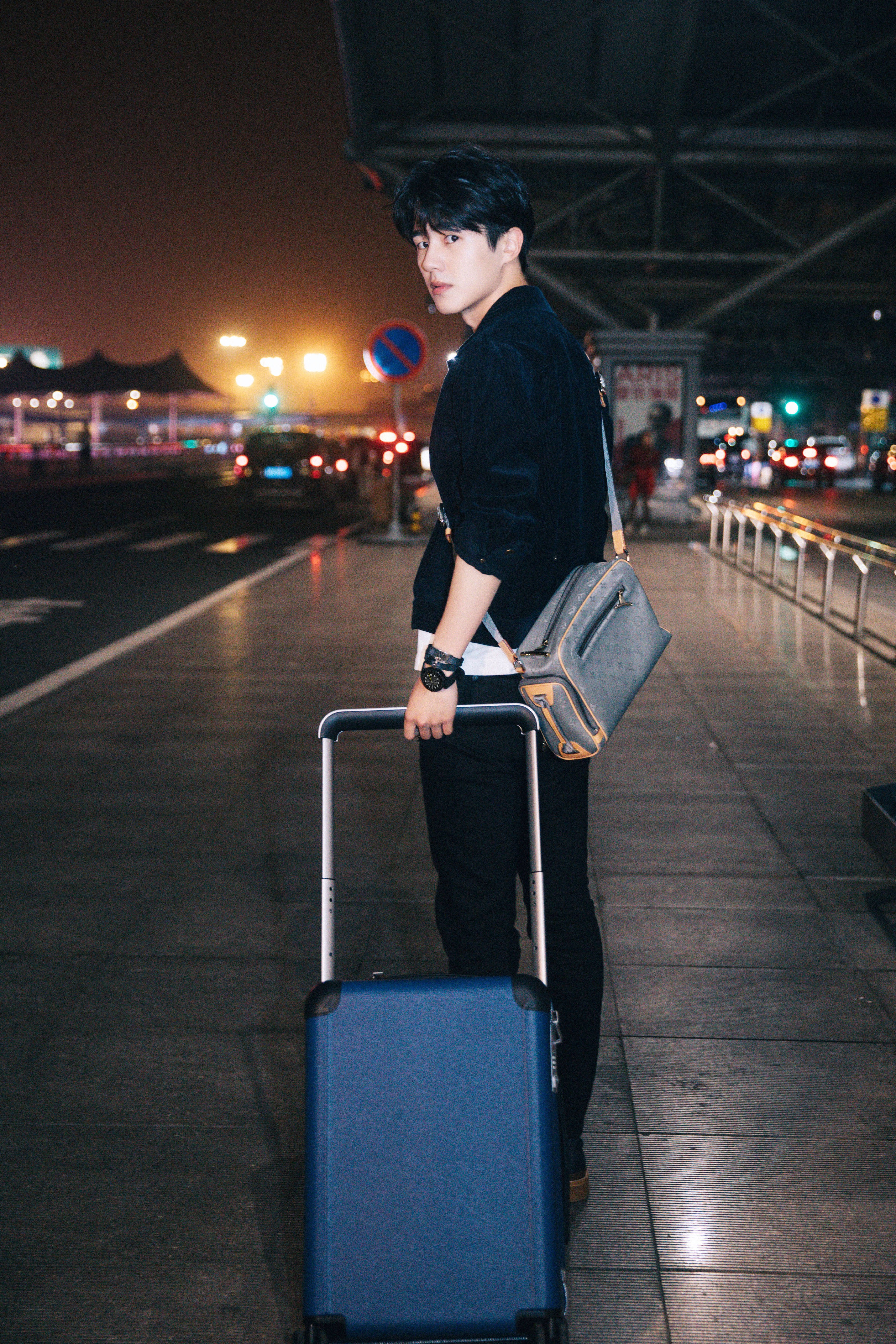 主题:日天今天走机场的拉杆箱真好看[15]收藏该帖已收藏