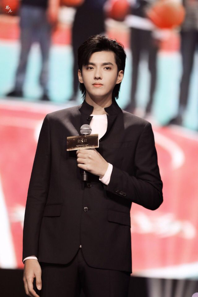 主题:【"爱的传承人"吴亦凡演唱《天地》】#电影频道爱的接力# 2019年