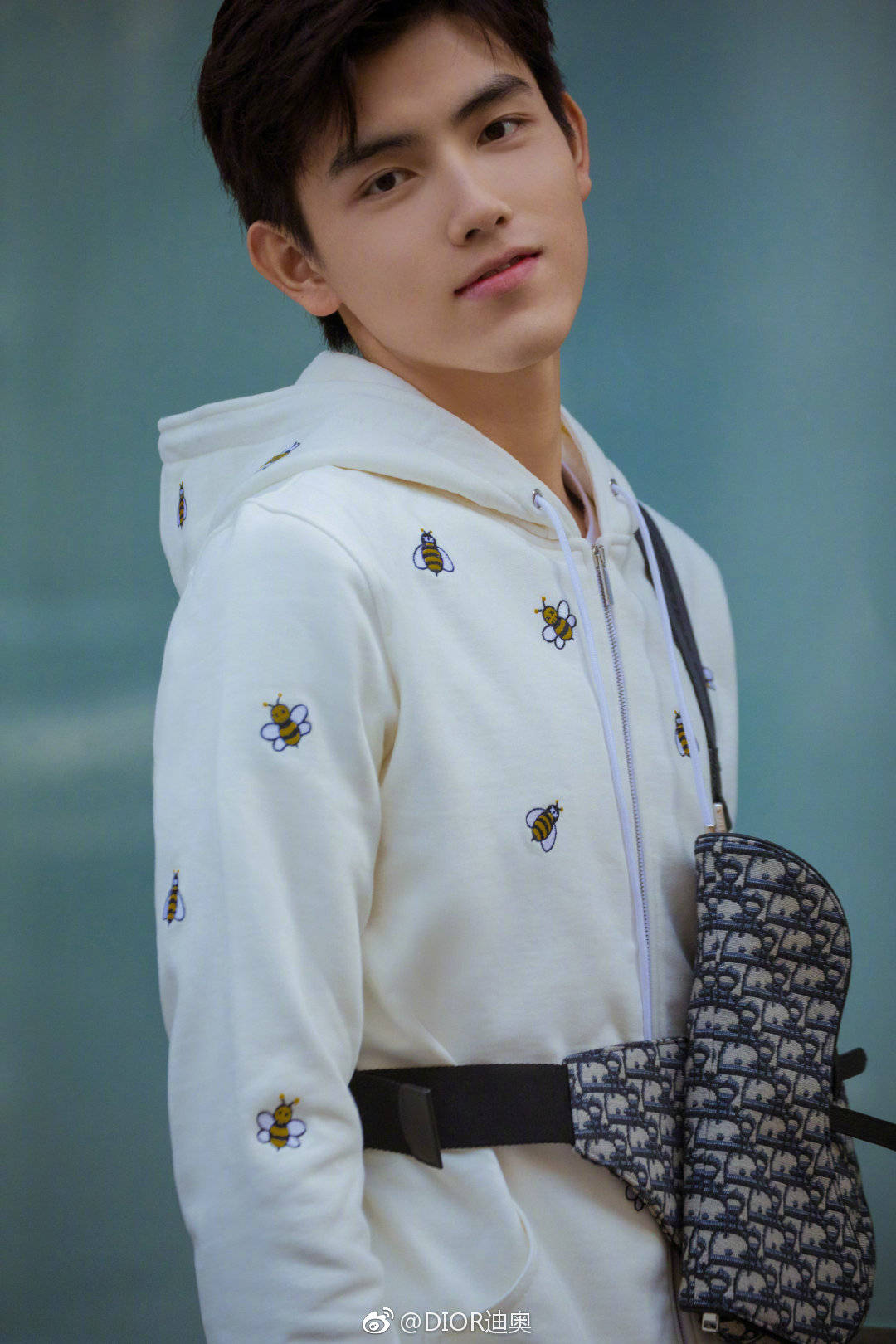 主题:飞鱼的巴黎时装秀造型出来了,和卖票的一样2333[2]收藏该帖已