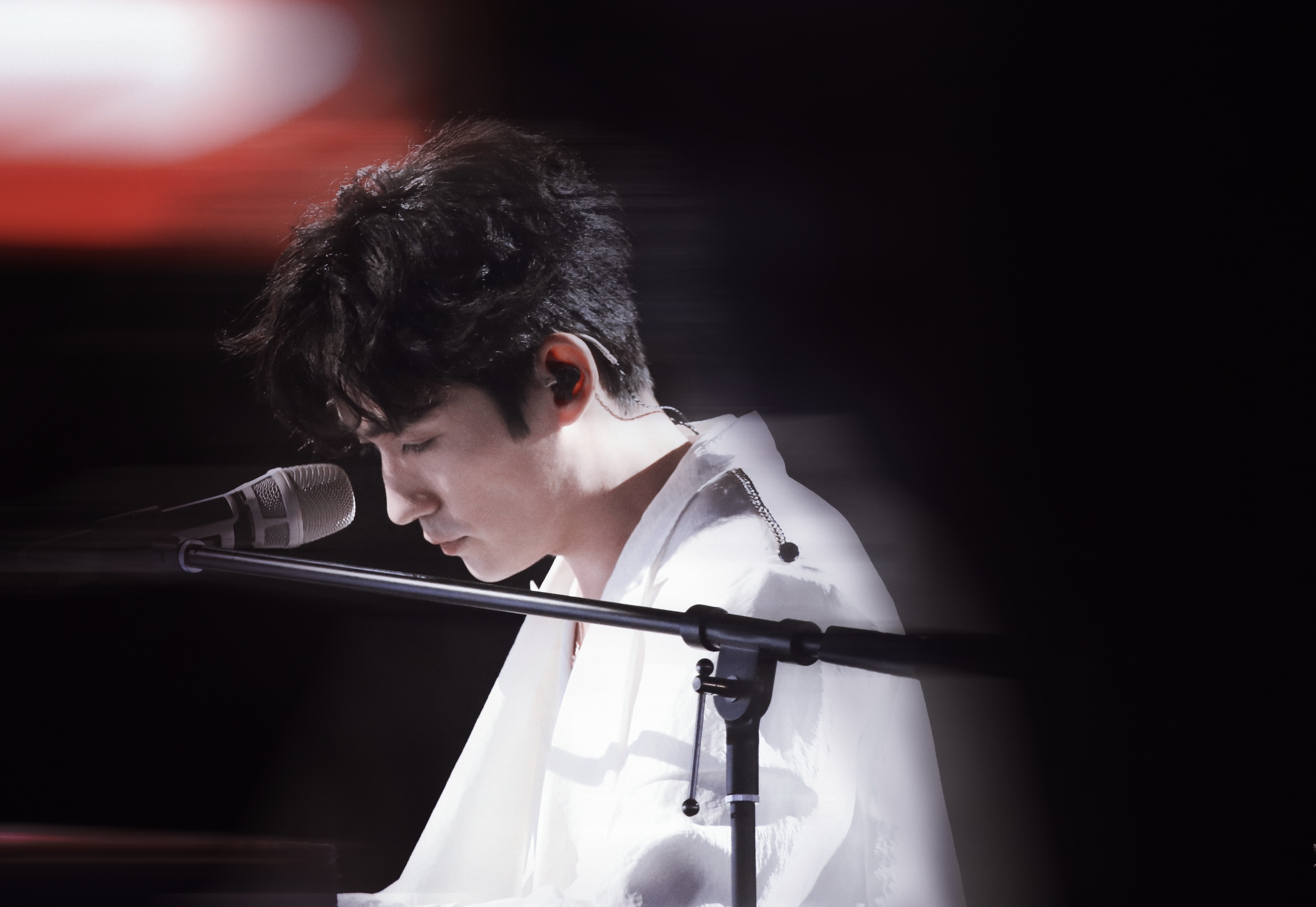 主题:一个人在外面吃火锅,发现手机里都是zyl的图