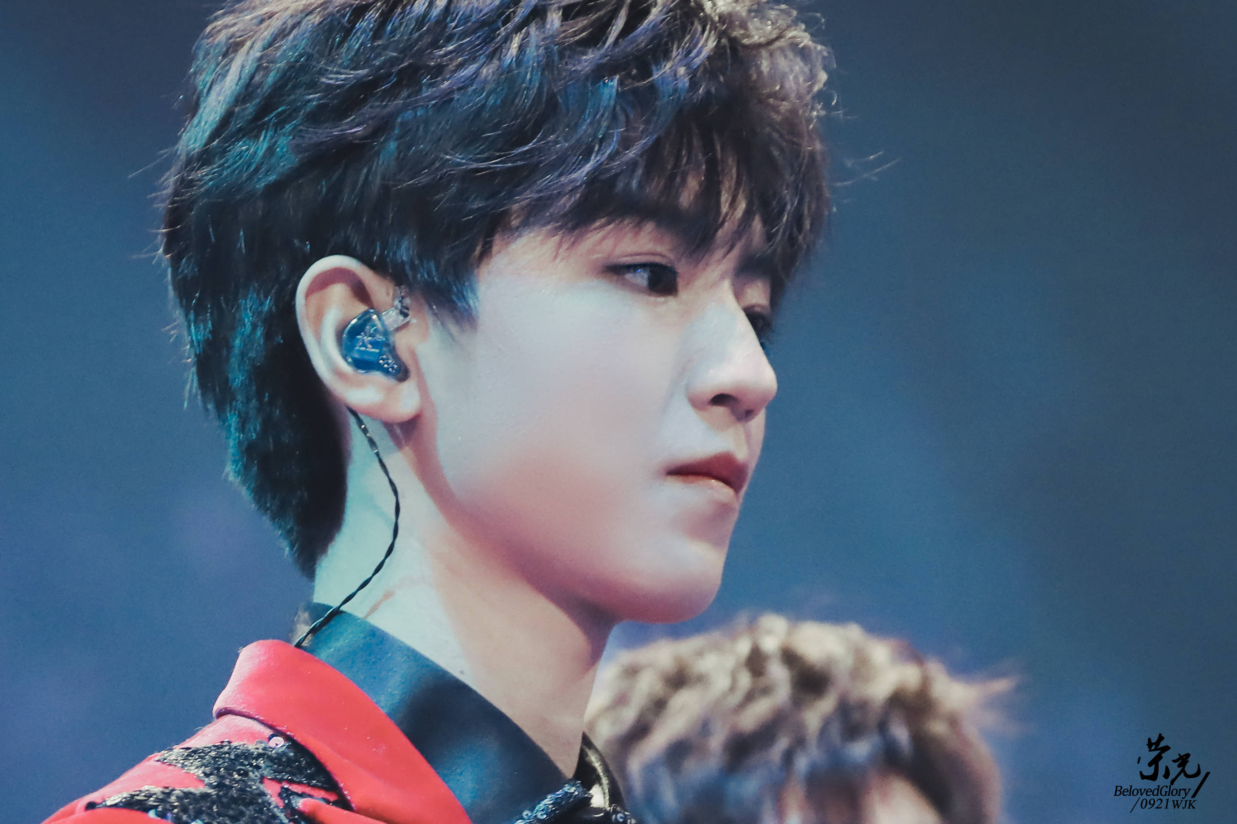 继续来看三字东方春晚的美颜啊!让黑独自丑陋!