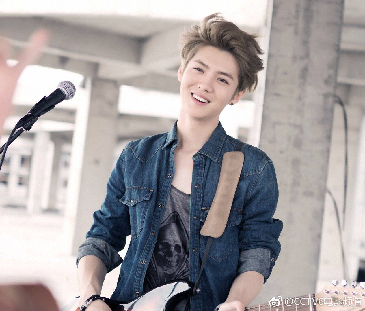 今日17:55听听#重返20岁#里前进号主唱#鹿晗[超话]#在台上怎么说. ?