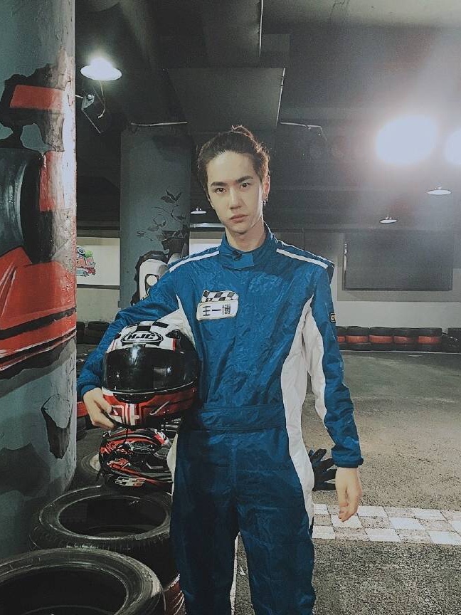 主题:85号车手制服图楼,长期更新[14]收藏该帖已收藏