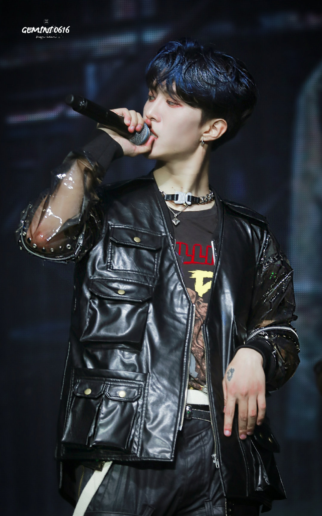 主题:往后稍稍让个位子 让我来自炒今晚fcc绝美蓝发舞台啊啊啊!