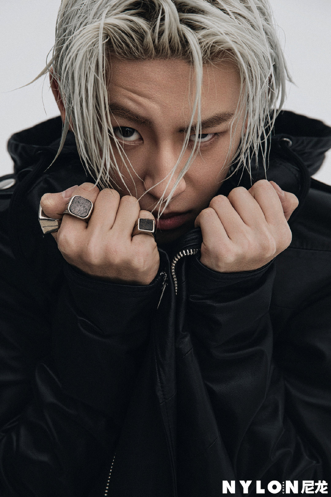 主题:@鬼姐,尼龙拍的封面和内页都好帅啊而且文案