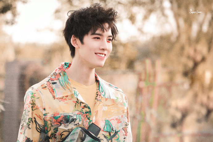 主题:今天的造型太好看,给我的小墙头邓超元开一栋日抛图楼吧(黑勿入)