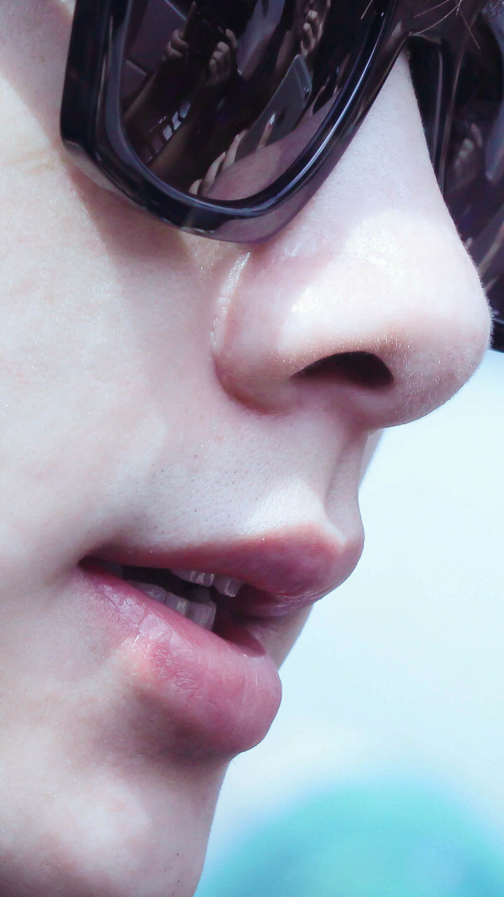 主题:李易峰下牙齿有两颗恶魔牙 只有那种最凶狠的野兽才会长得那种