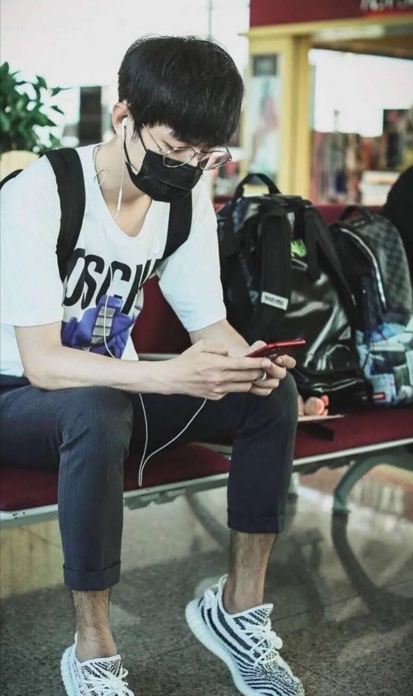 主题这种天怎么还有人穿毛衣毛裤牛仔裤里套黑毛裤简