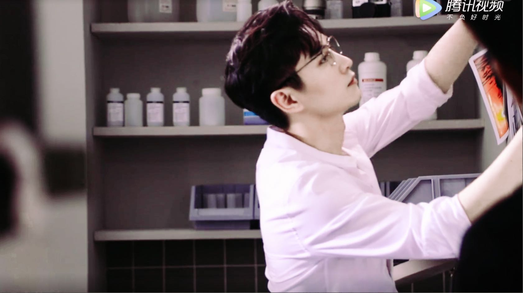 主题:陈晓这个戴眼镜的造型真好看[30]收藏该帖已收藏