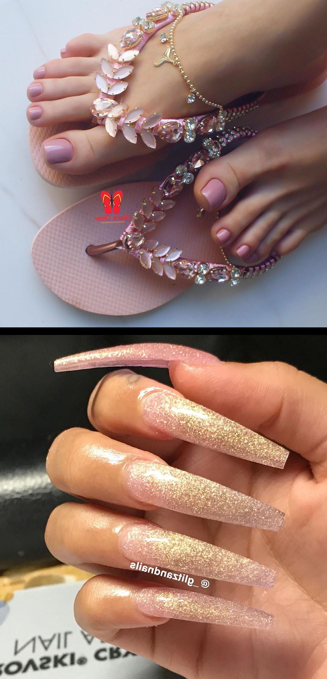 ombre nails, essie gel couture, powder nails, brittle nails, heavenly nails Boa noite amores!! Chinelinho perfeito da estilolilianeoliver Ela envia para todo o Brasil e exterior I freaking love this glitter , dfwnails , nails , nailart , longnails , glitternails , coffinnails , explore , explorepage , nailsonfleek , nailsoftheday , nailsofinstagram showyourclawssss 