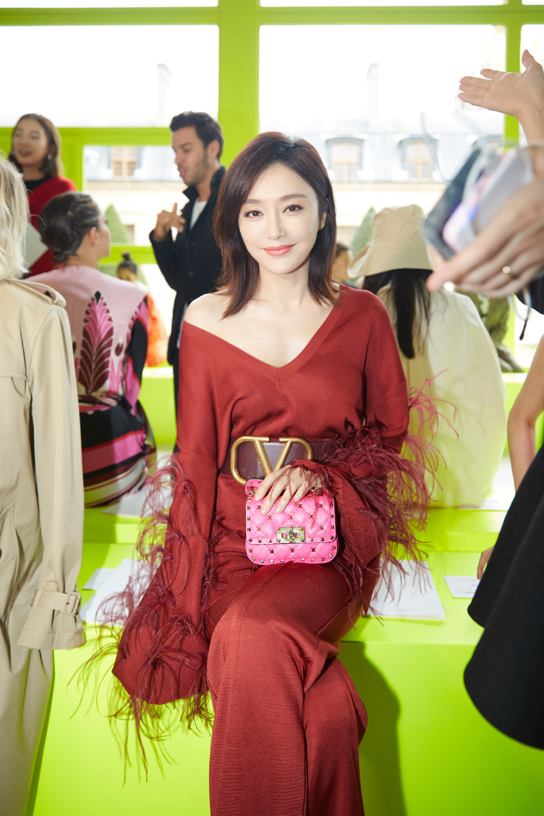 主题:#valentino星光#@秦岚 身着valentino2020早春系列套装搭配#rock