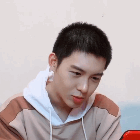 主题:最近看完了灵剑山,兔子们觉得男二朱元冰有可能火么?