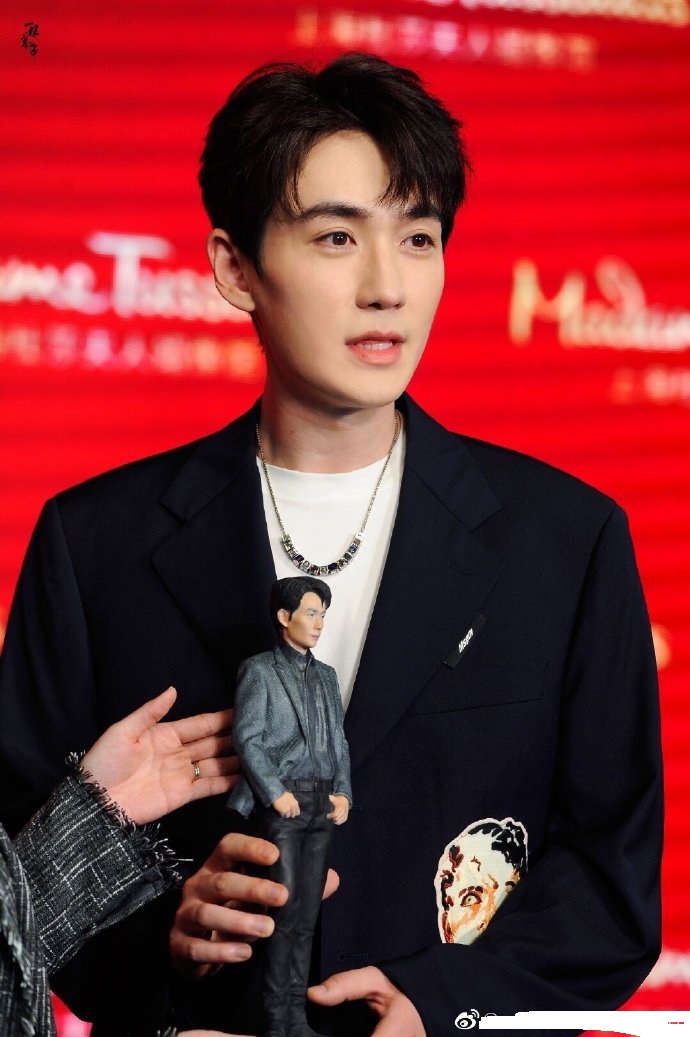 主题:大概就我一个人现在就在担心拢龙跨年舞台了.