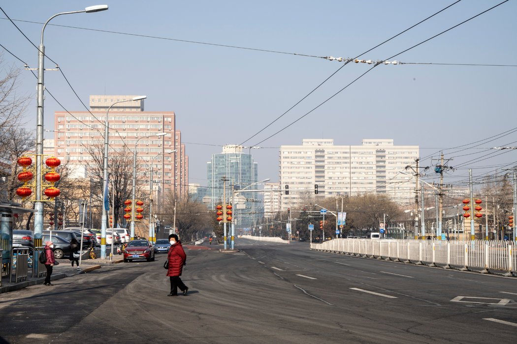 周日,北京一条几乎空无一人的街道.