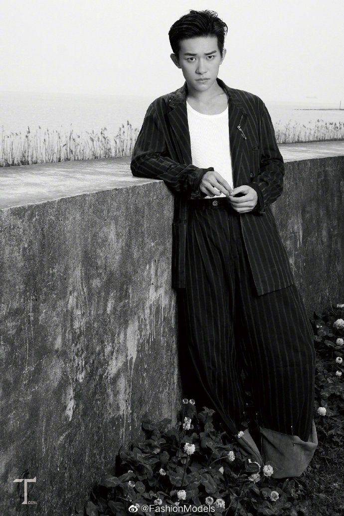 主题:易烊千玺演绎t magazine 中文版六月刊封面大片,摄影师梅远贵用