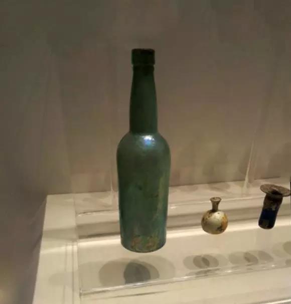 元代琉璃瓶