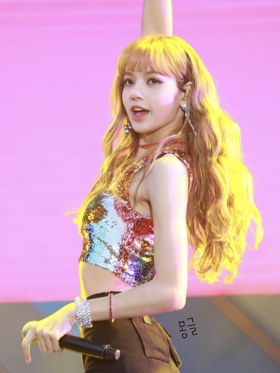 主题:lisa的发型很重要,卷发披着就是大美女,短发就不好看 [9]收藏该