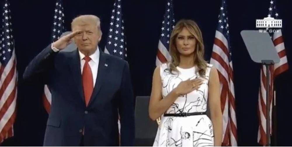 圣诞老人冲浪|这位漂亮的特工是谁?