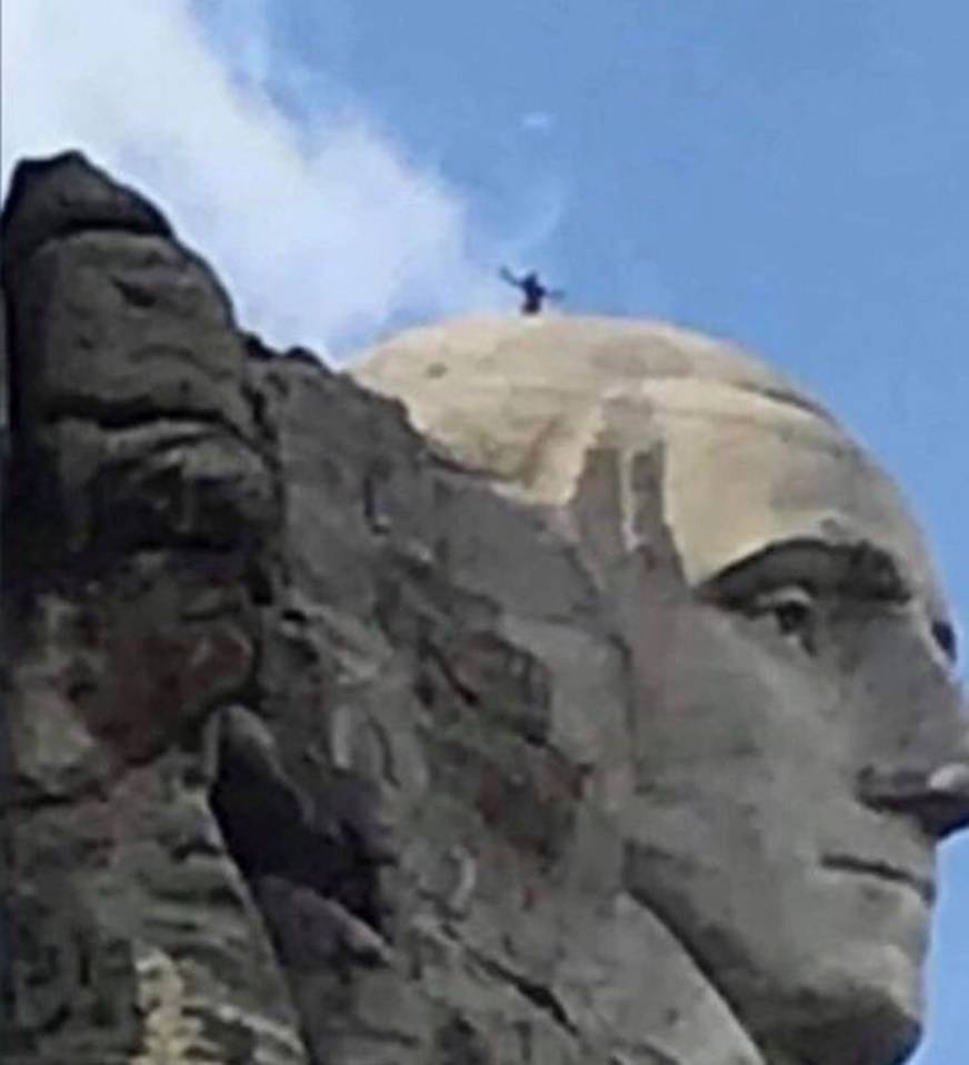 圣诞老人冲浪|这位漂亮的特工是谁?