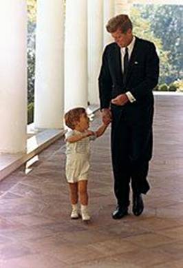 圣诞老人冲浪|这位漂亮的特工是谁?