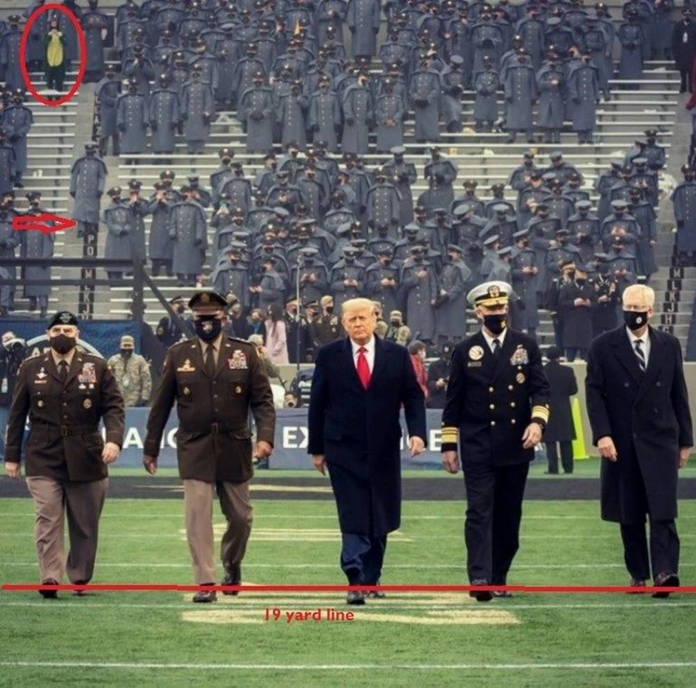 军事 v 司法系统|圣诞老人冲浪(海滩广播)