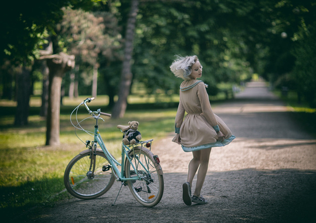 西郊有密林 助君出重围