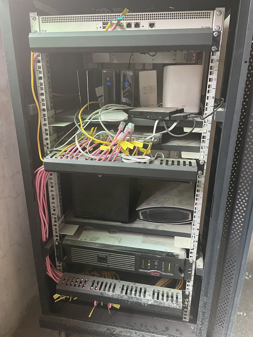 xdm 球推荐一个ups不间断电源 能带两台大功率电脑的。-北京中云微迅-谷姐靓号网